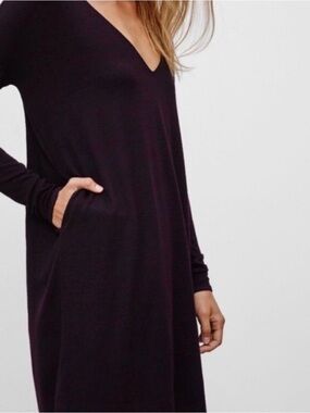 Aritzia Wilfred free V-Neck Long Sleeve Pocket Dress - Deep Plum ptp 20 to 26